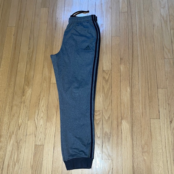ADIDAS Men’s Sweatpants in EUC - Picture 3 of 10